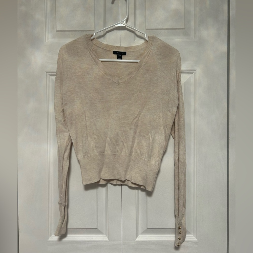 RW&CO. Beige V-Neck Sweater with Buttons on the Sleeve Women’s Size XS